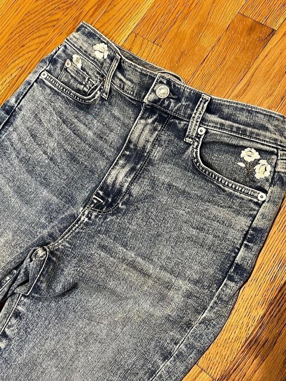 7 for all Man Kind High Waist Ankle Skinny Jeans Waist size 26 Floral Embroidery